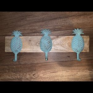 Pineapple towel hanger